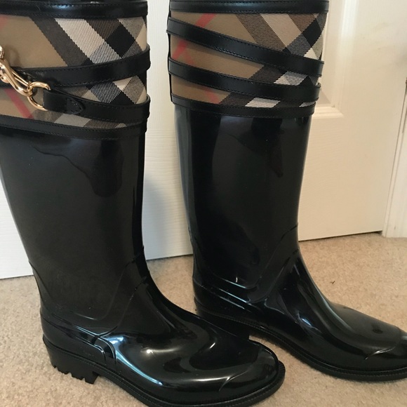 burberry rain boots canada
